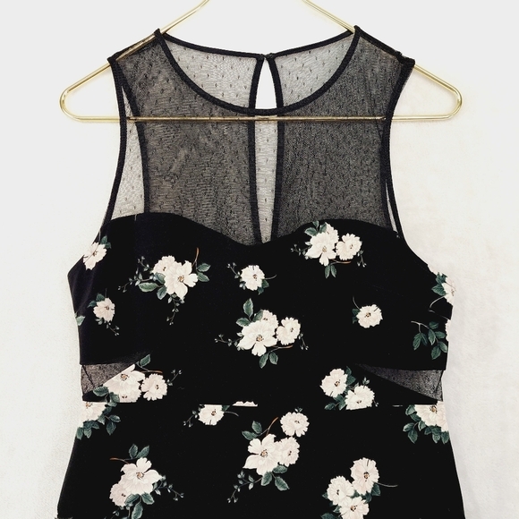 Express Floral Print With A Sweetheart Mesh Neckline Black Mini Dress P2158 - Picture 3 of 7